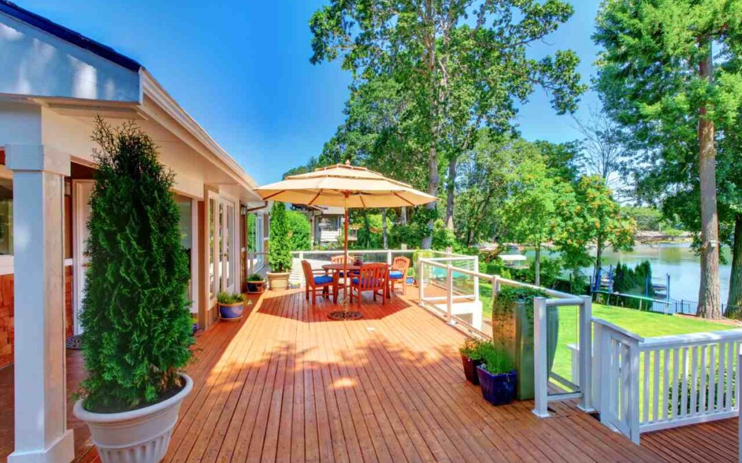 How to Create a Welcoming Deck in Your Front Yard